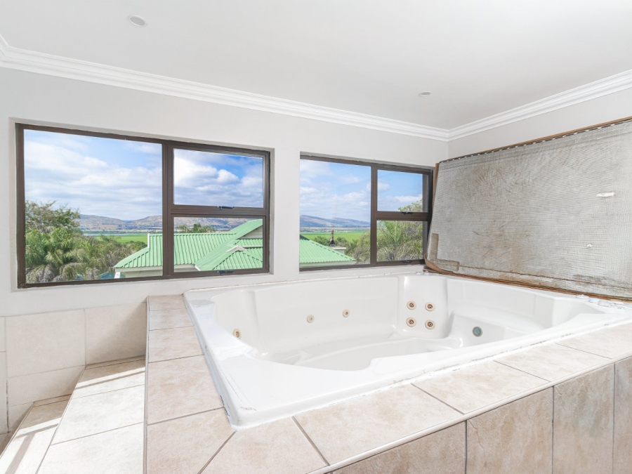 5 Bedroom Property for Sale in Caribbean Beach Club North West